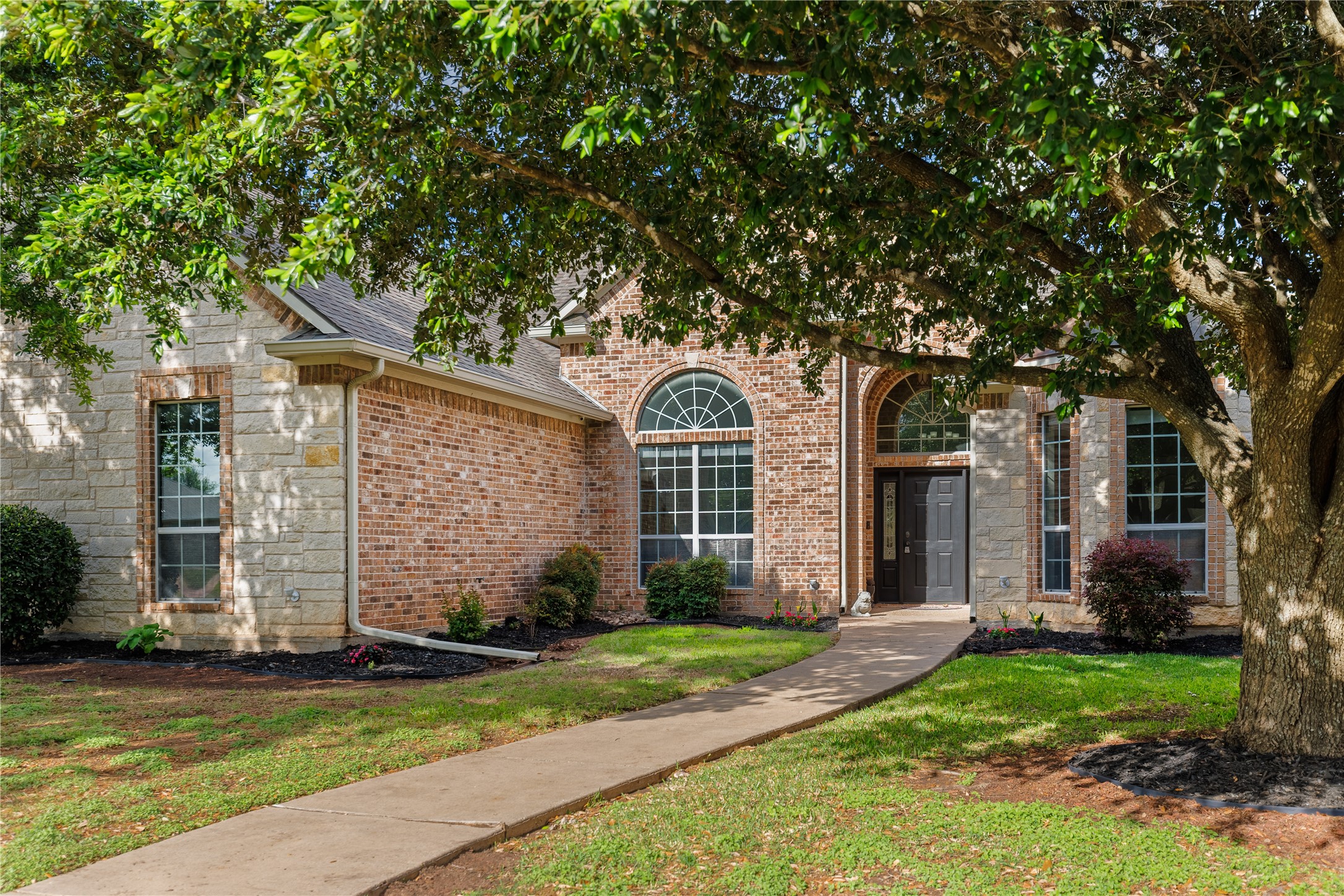 937 Queen Elizabeth Drive Mcgregor TX 76657