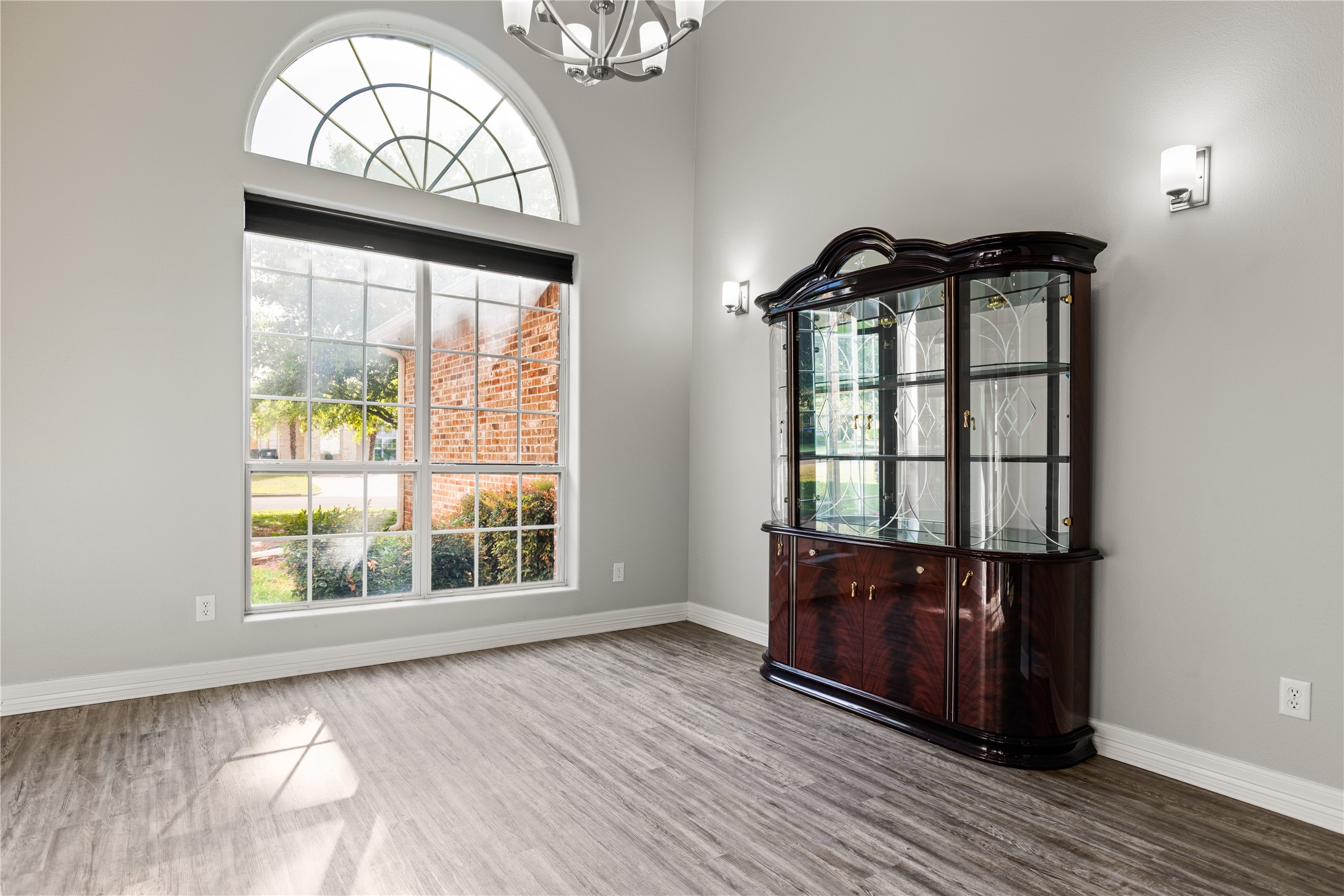 937 Queen Elizabeth Drive Mcgregor TX 76657