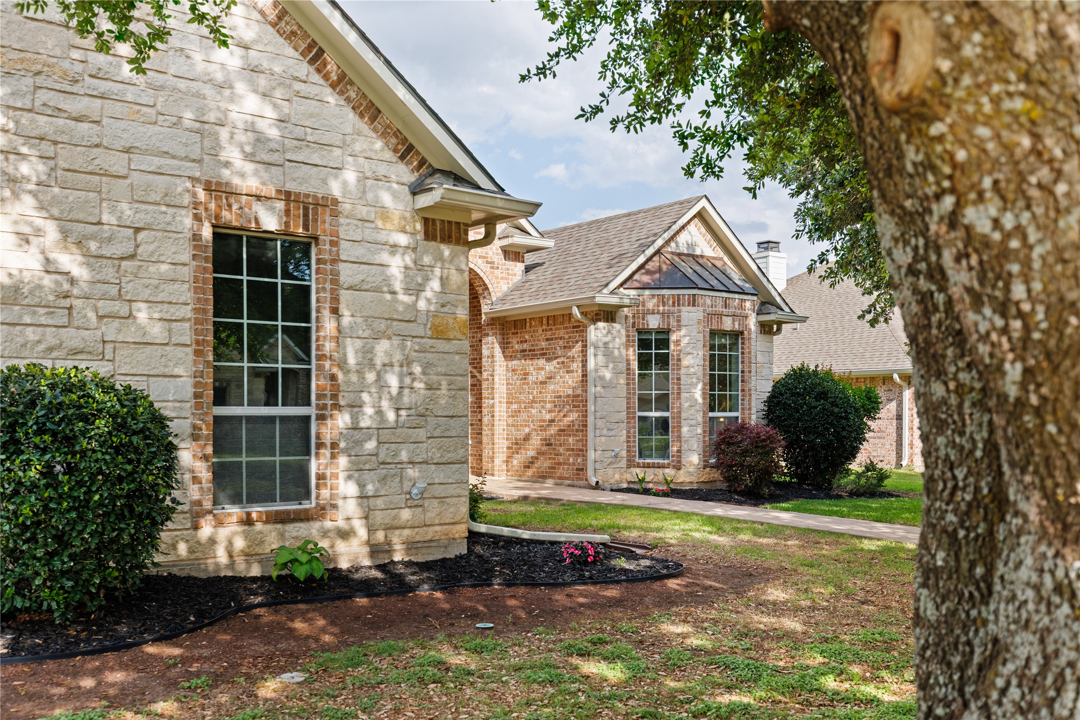 937 Queen Elizabeth Drive Mcgregor TX 76657