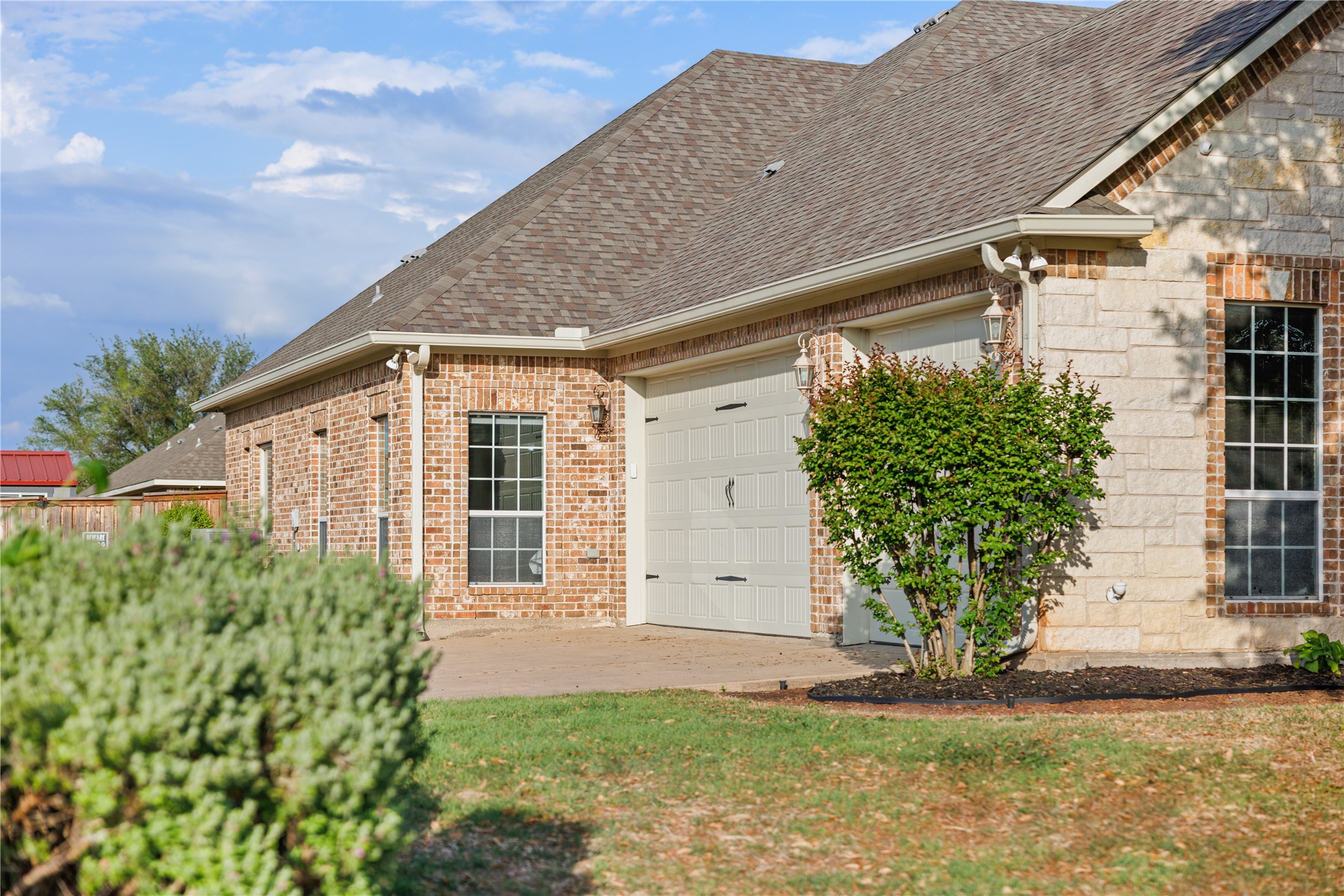 937 Queen Elizabeth Drive Mcgregor TX 76657