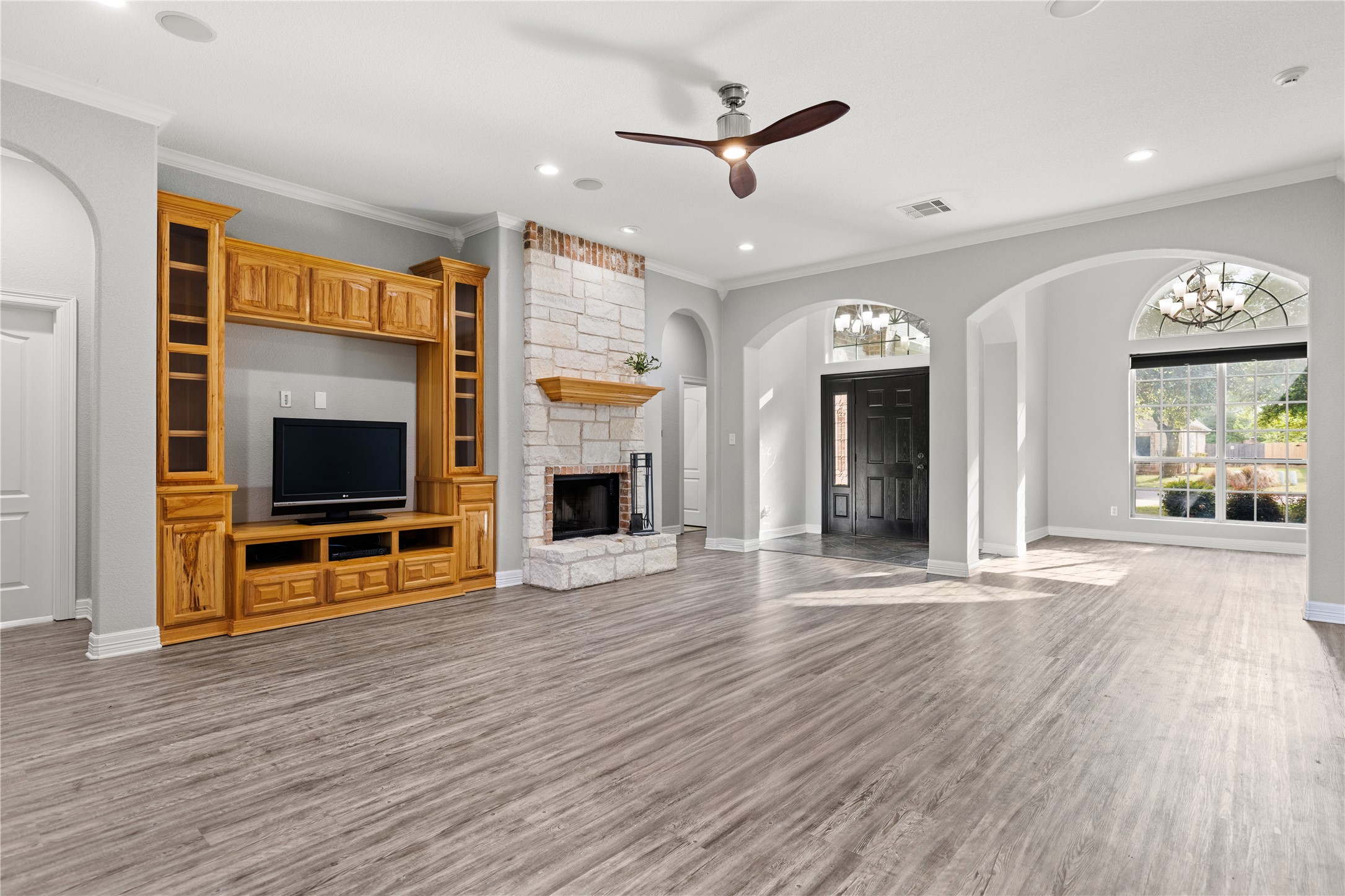937 Queen Elizabeth Drive Mcgregor TX 76657