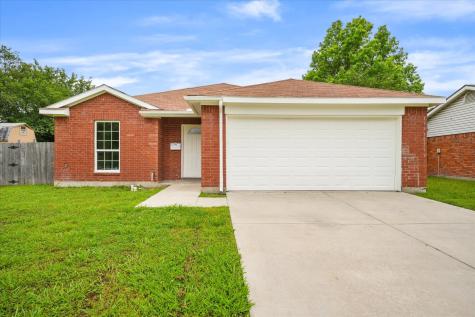 621 W Springdale Lane Grand Prairie TX 75052