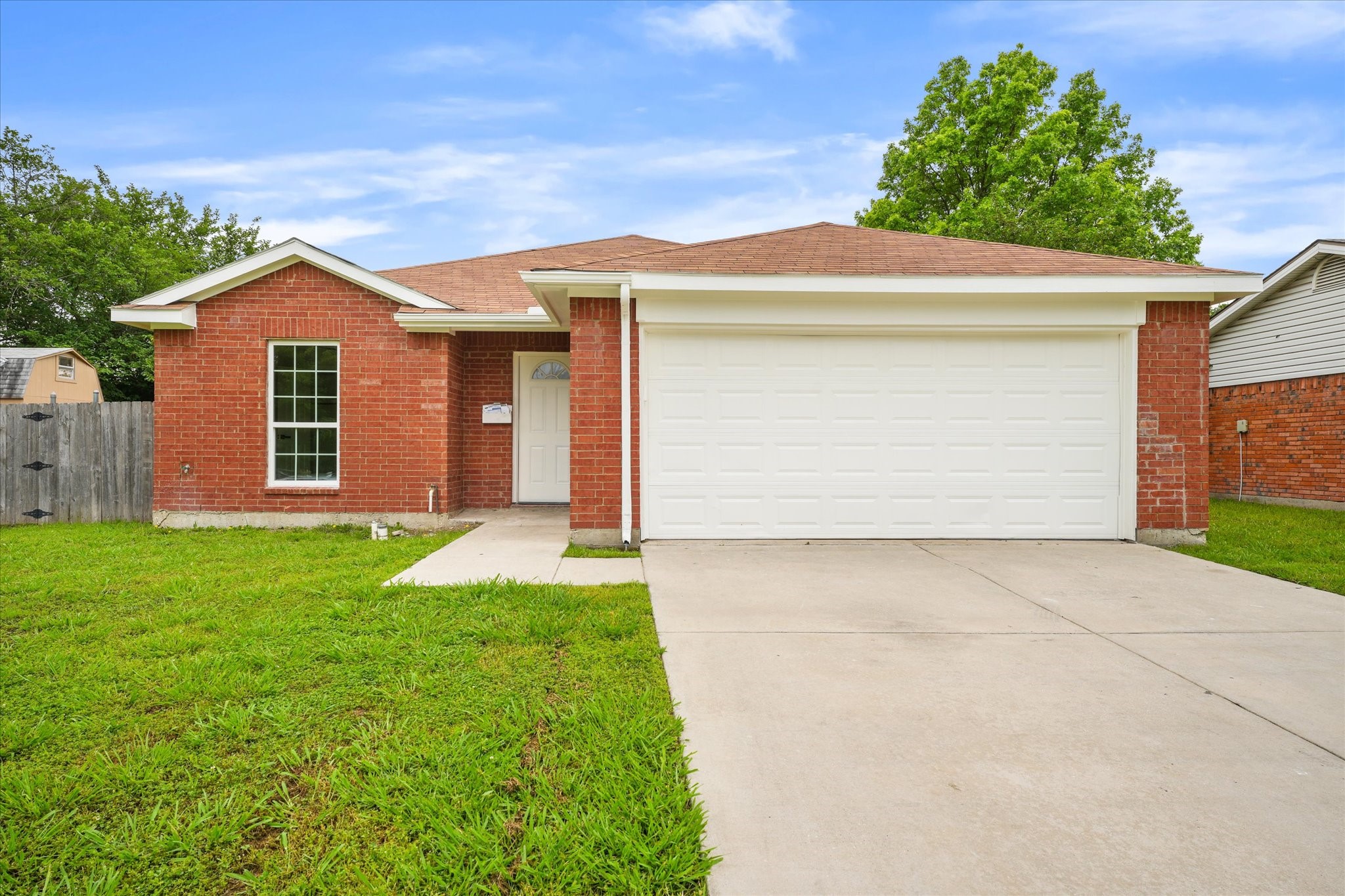 621 W Springdale Lane Grand Prairie TX 75052