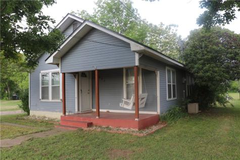 902 N Reagan Street West TX 76691