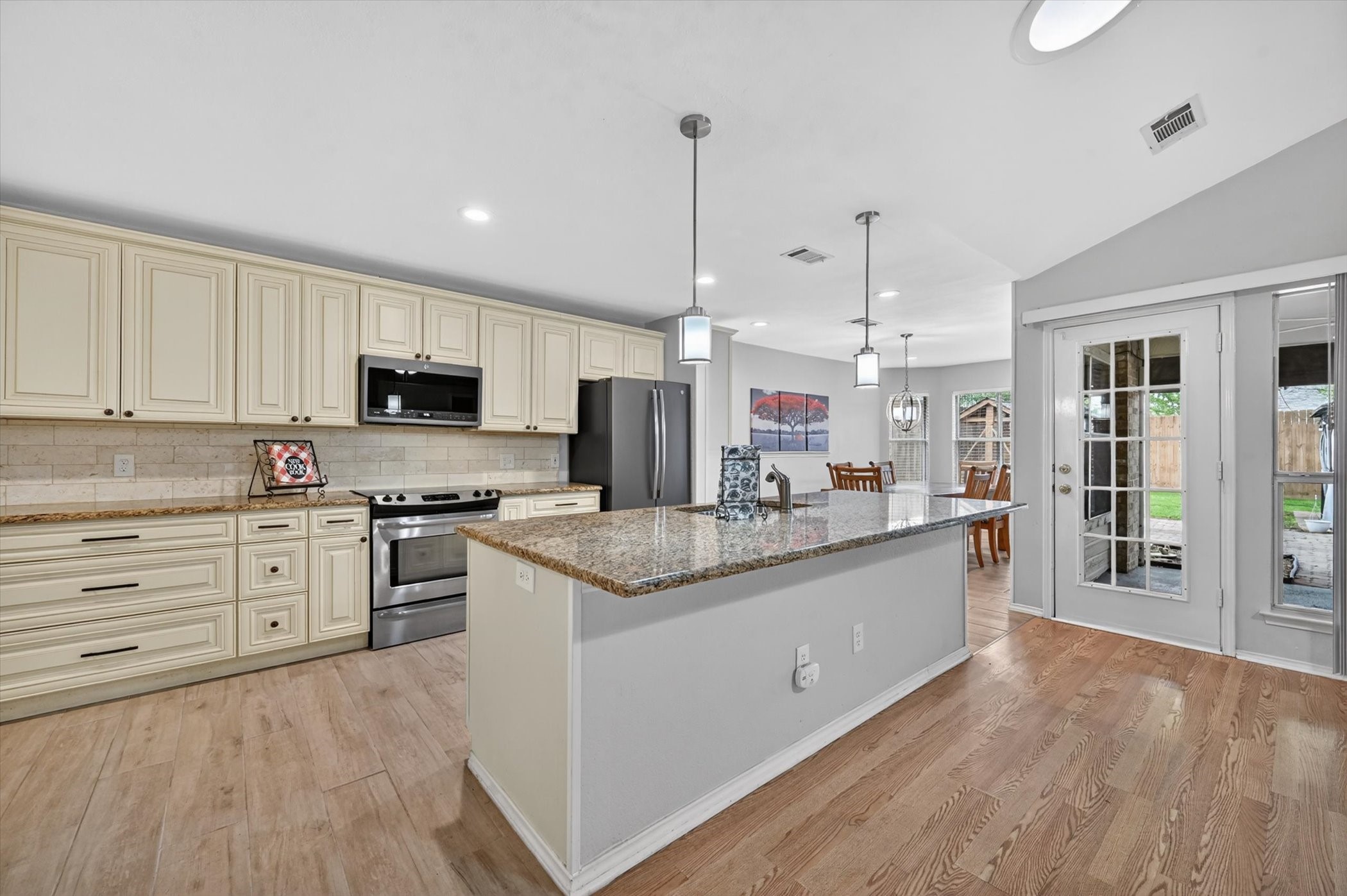 1406 Kynette Drive Euless TX 76040
