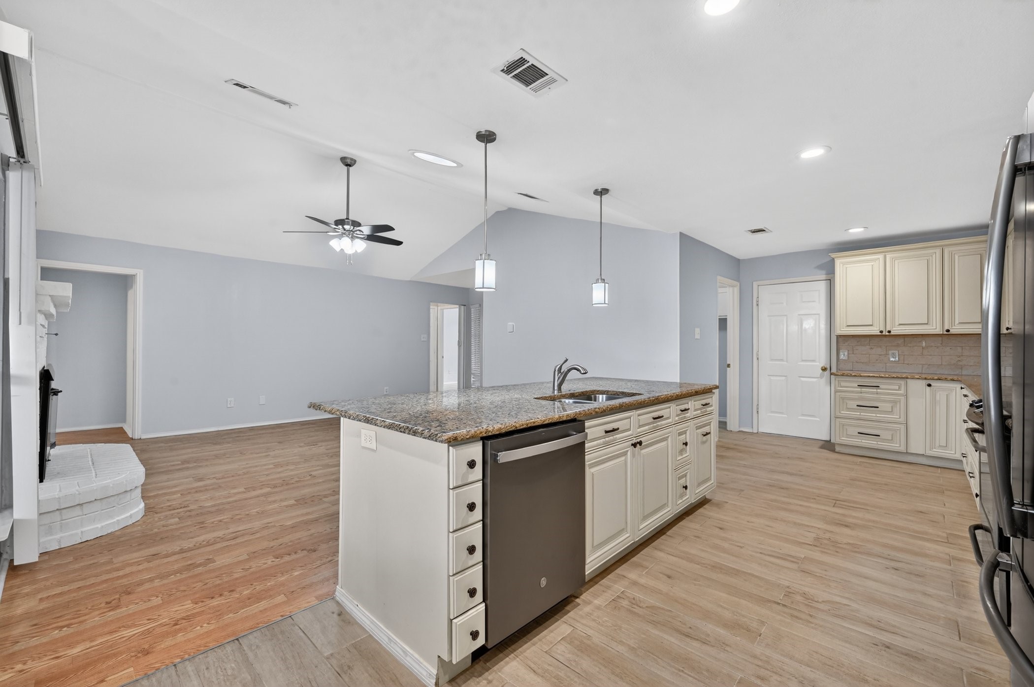 1406 Kynette Drive Euless TX 76040
