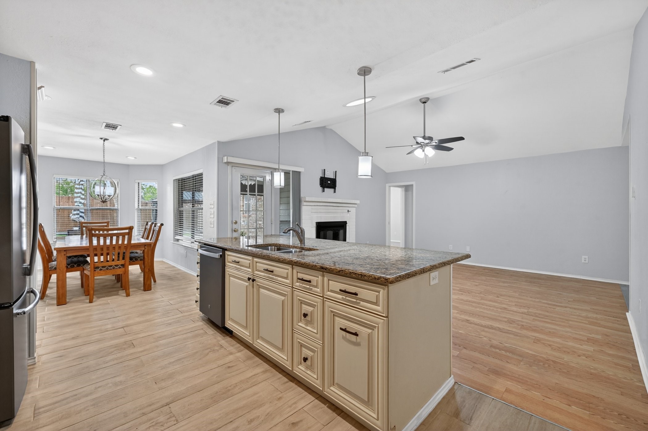1406 Kynette Drive Euless TX 76040
