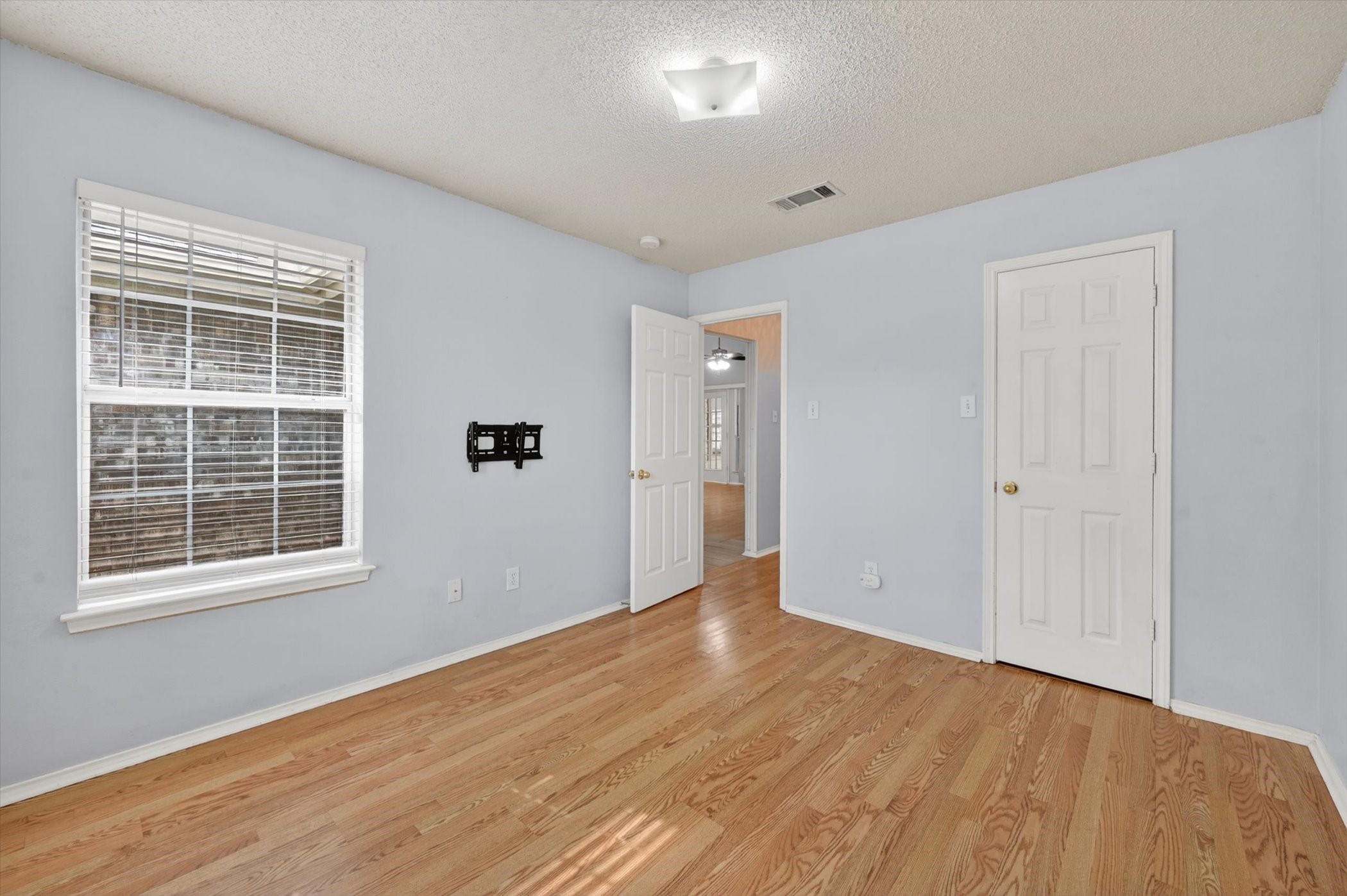 1406 Kynette Drive Euless TX 76040