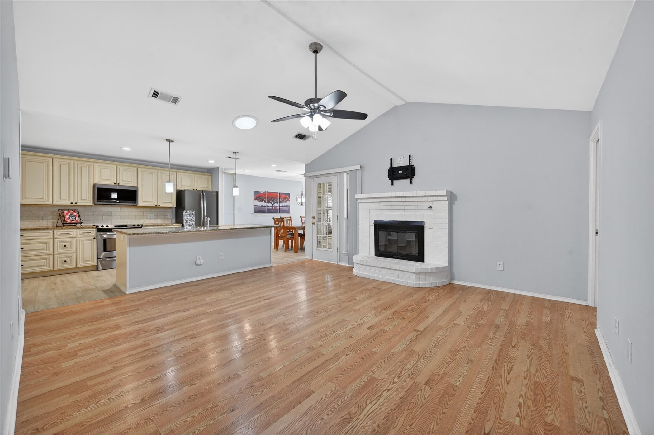 1406 Kynette Drive Euless TX 76040