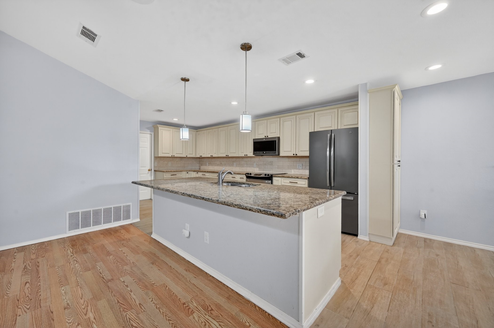 1406 Kynette Drive Euless TX 76040