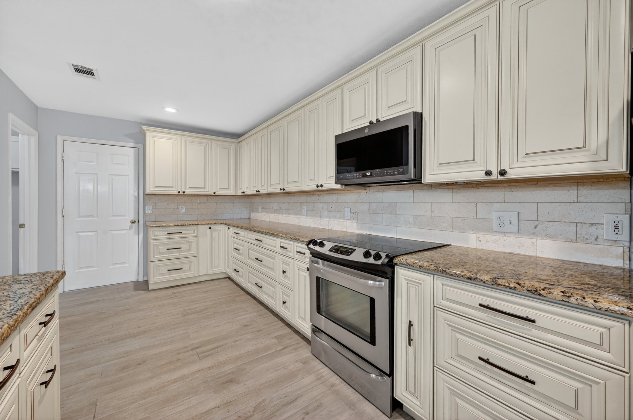 1406 Kynette Drive Euless TX 76040