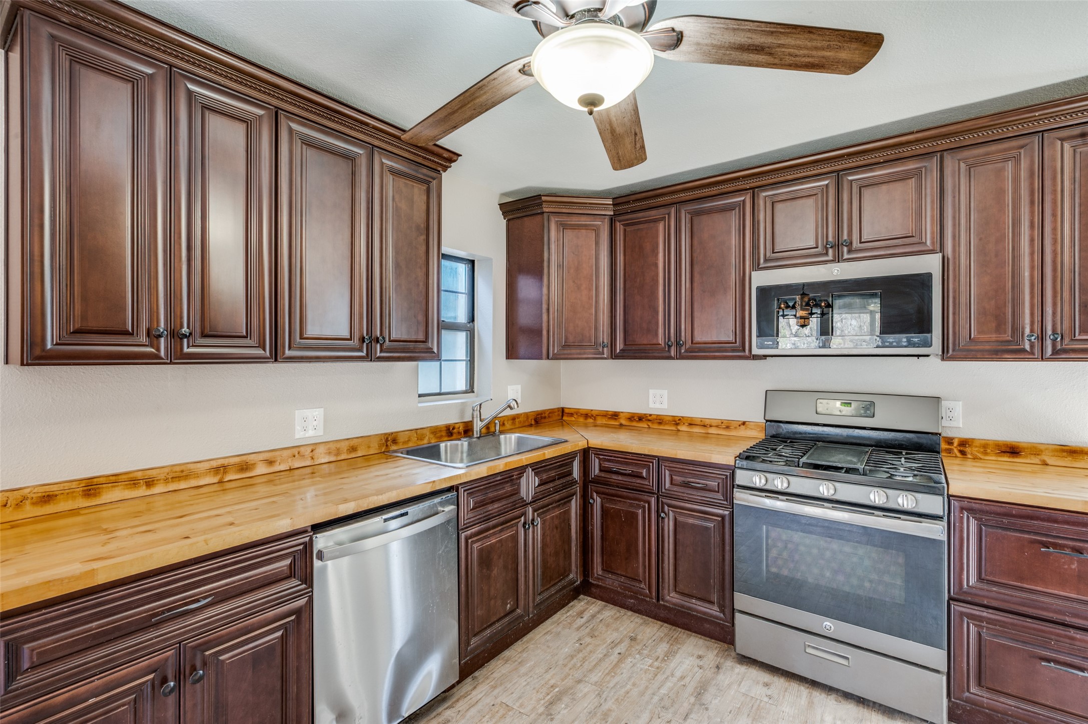 103 E 8th Street Shady Shores TX 76208