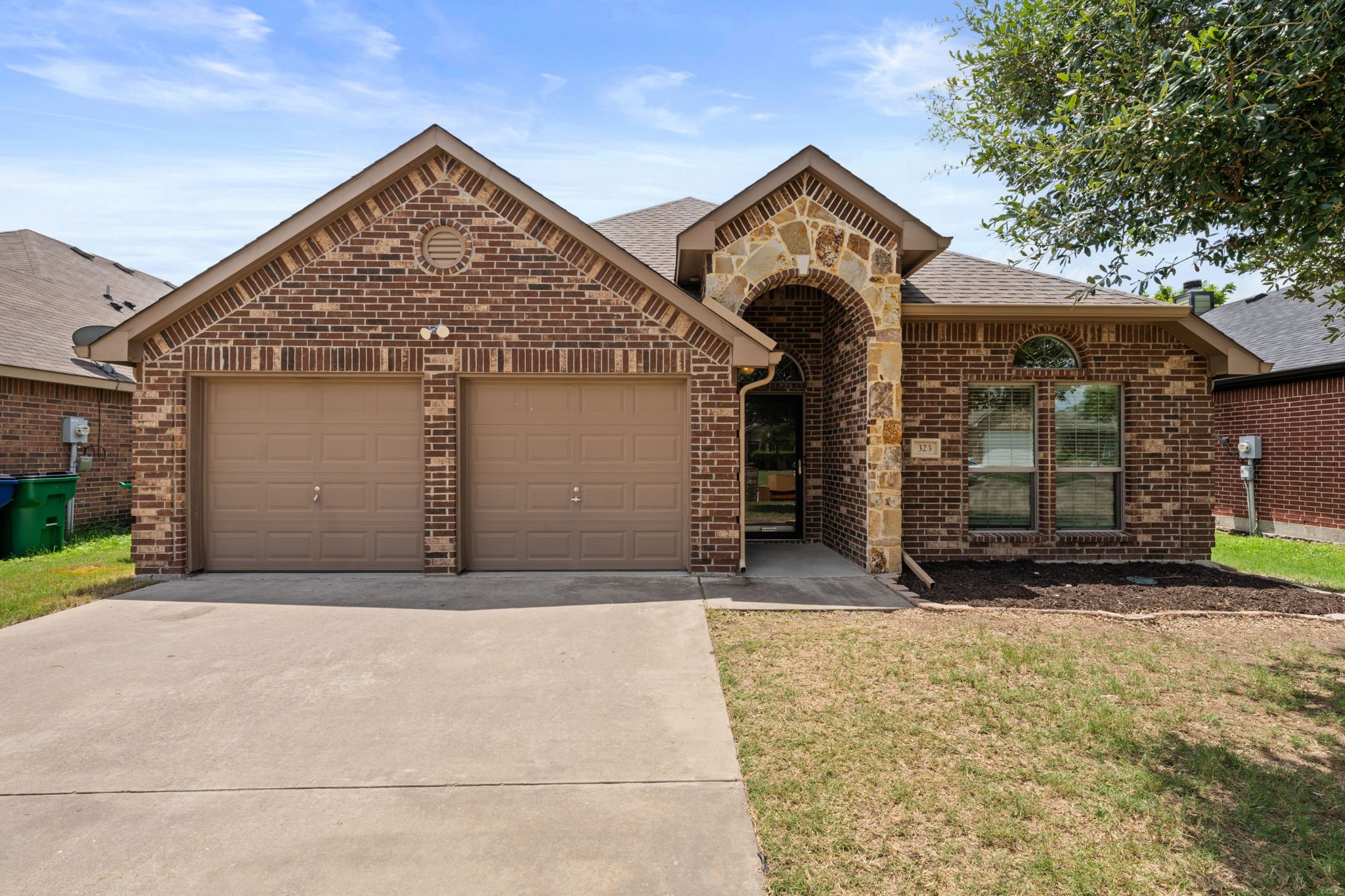 323 Creekside Way Waxahachie TX 75165