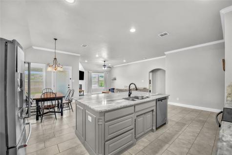 1904 Town Creek Circle Weatherford TX 76086