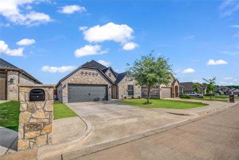 1904 Town Creek Circle Weatherford TX 76086
