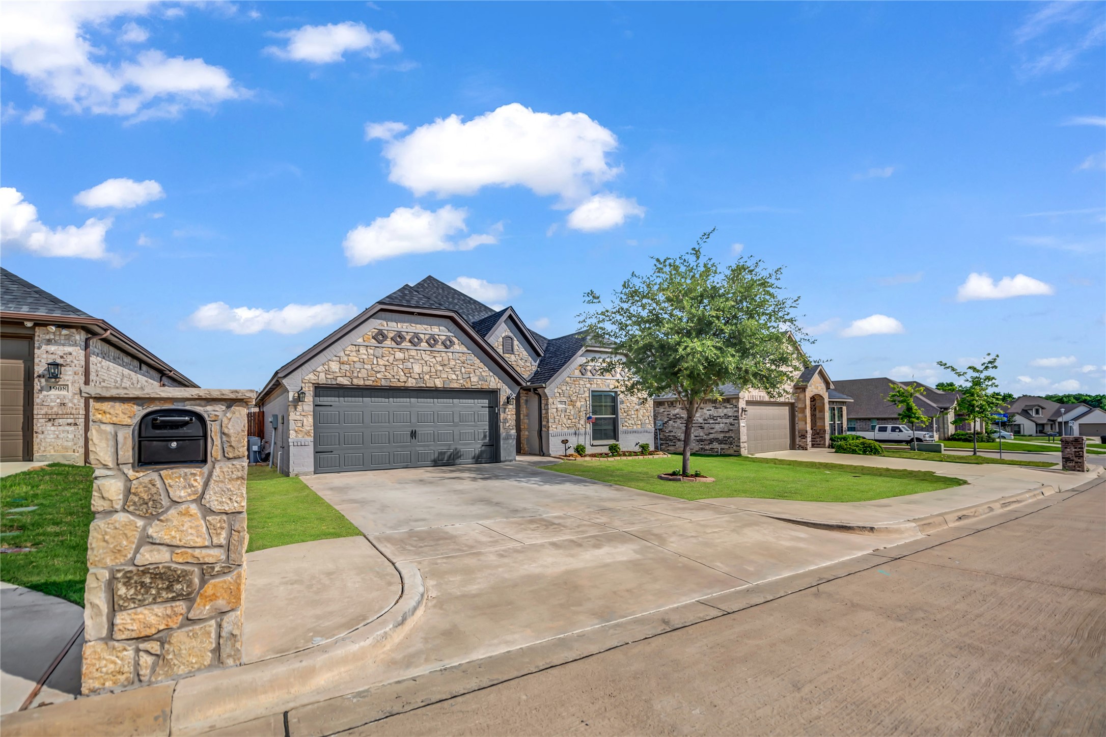 1904 Town Creek Circle Weatherford TX 76086