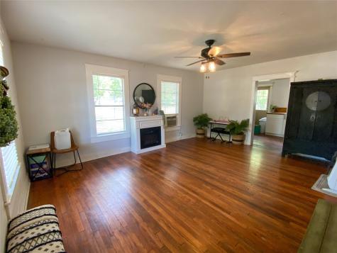 229 S Wilson Street Burleson TX 76028