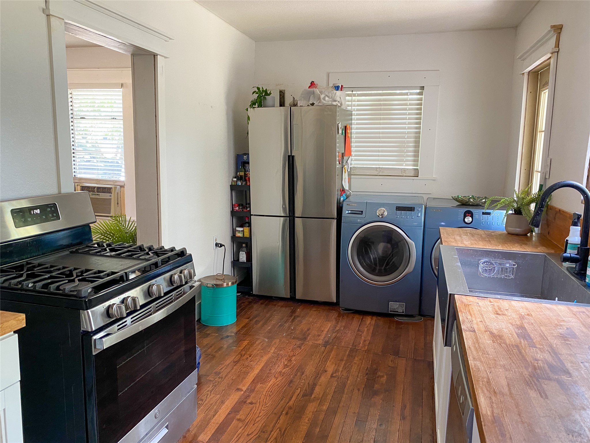 229 S Wilson Street Burleson TX 76028