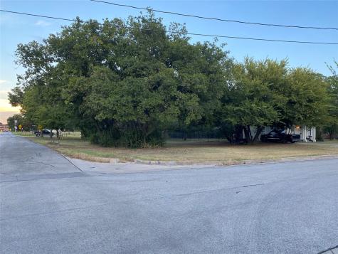 229 S Wilson Street Burleson TX 76028