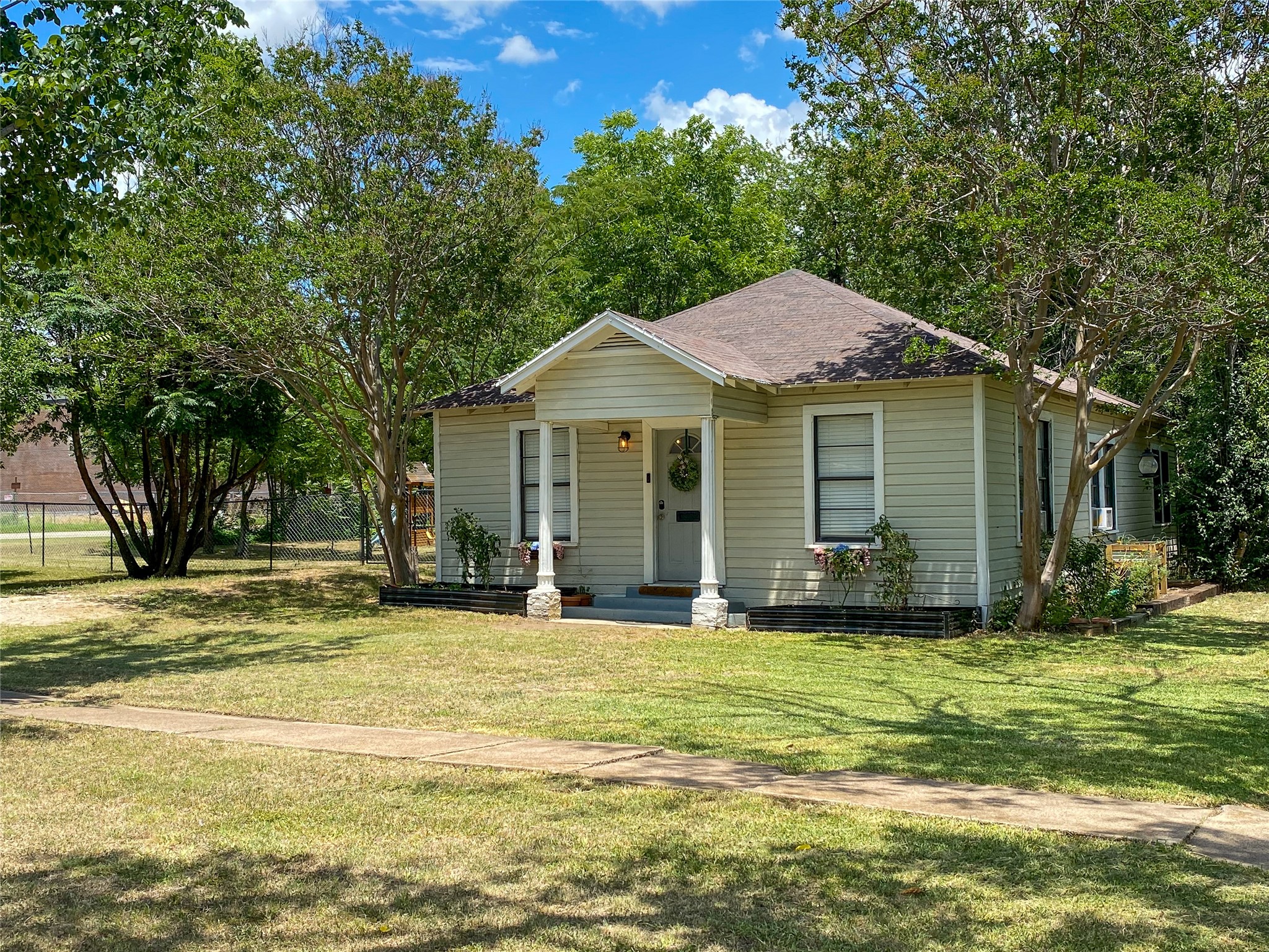 229 S Wilson Street Burleson TX 76028
