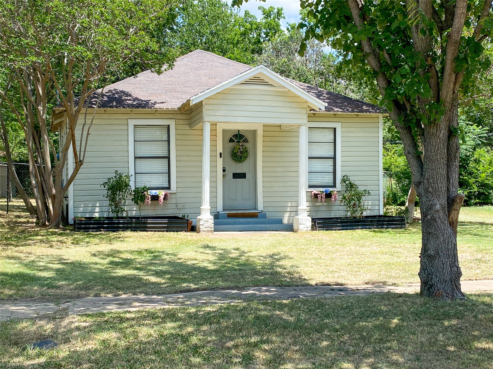 229 S Wilson Street Burleson TX 76028