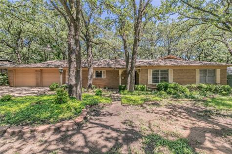 636 Ponderosa Drive Hurst TX 76053