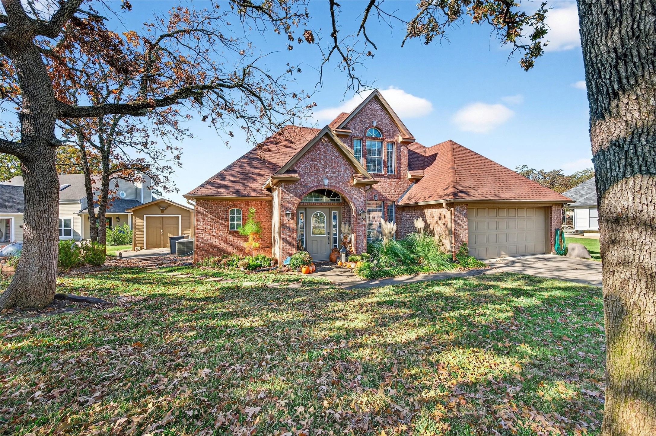 100 Mohawk Cove Lake Kiowa TX 76240