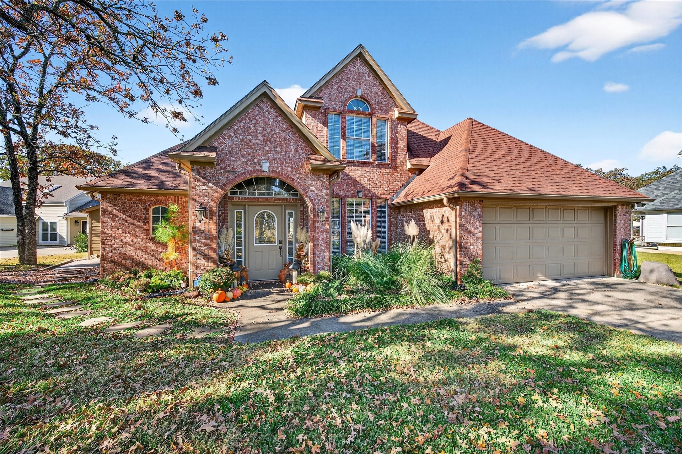100 Mohawk Cove Lake Kiowa TX 76240