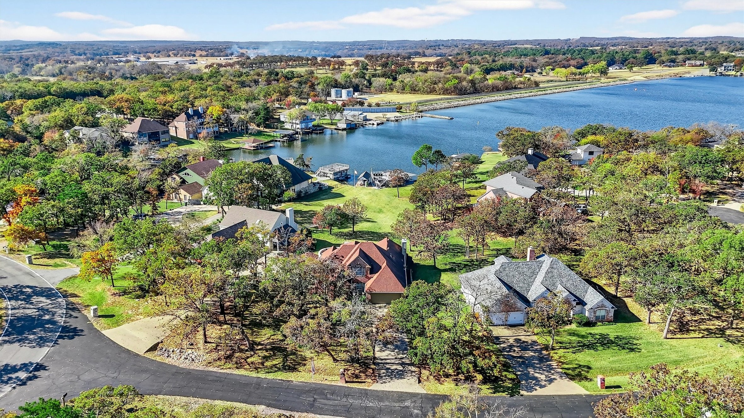 100 Mohawk Cove Lake Kiowa TX 76240