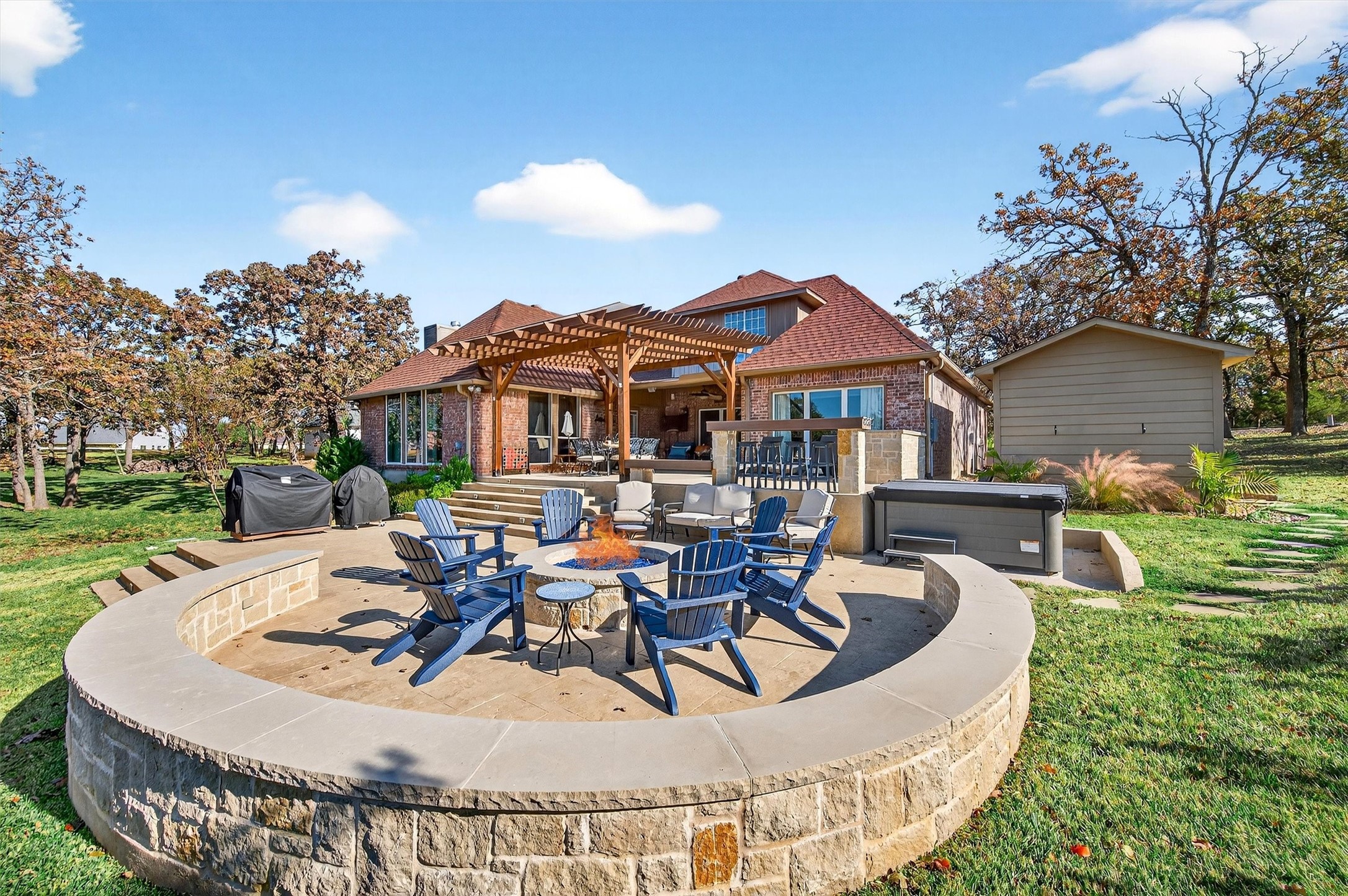 100 Mohawk Cove Lake Kiowa TX 76240