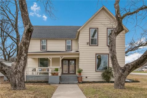 103 S Avenue J Clifton TX 76634