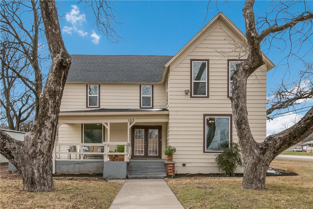 103 S Avenue J Clifton TX 76634