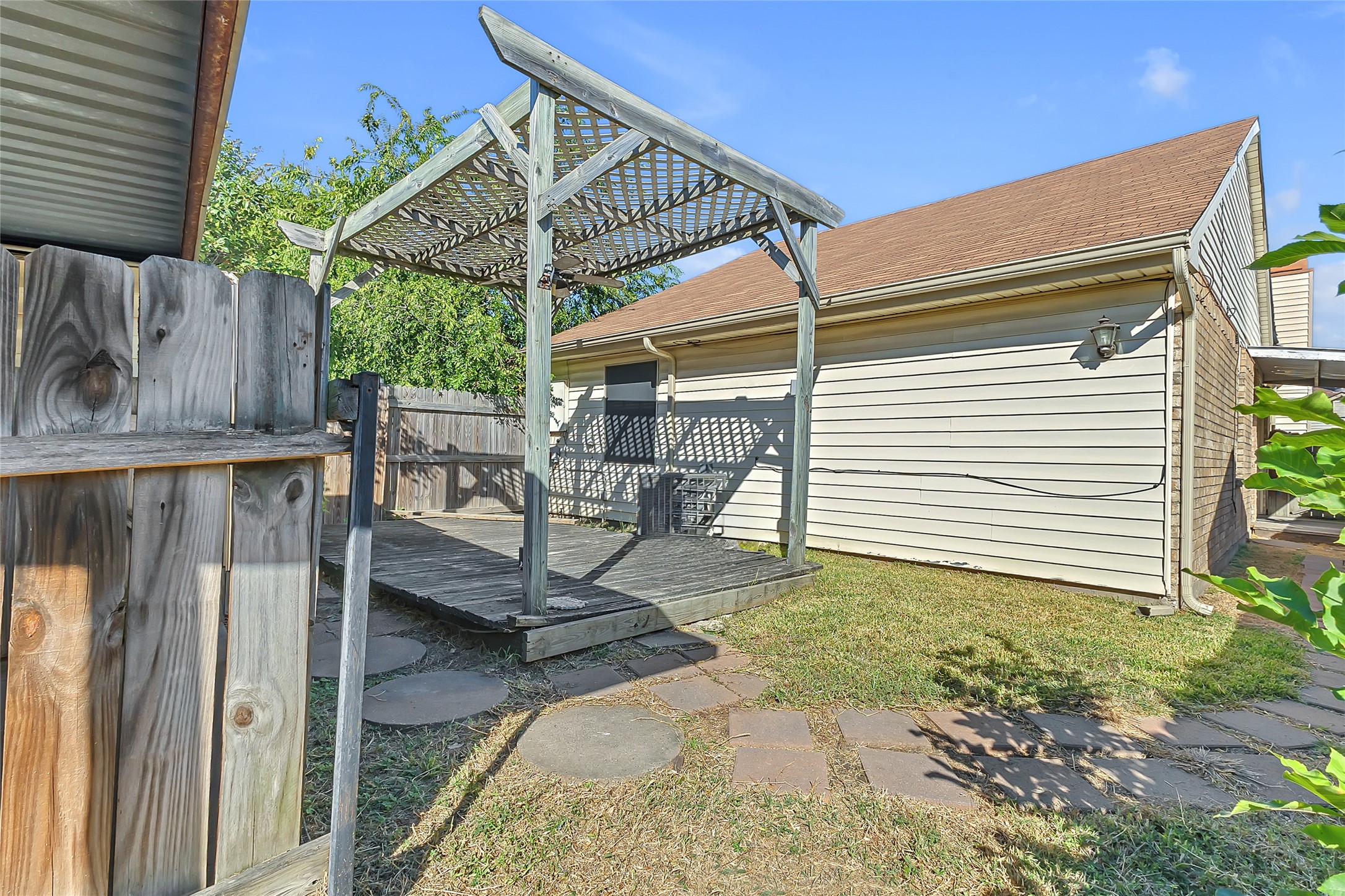 2440 Sunflower Drive Arlington TX 76014