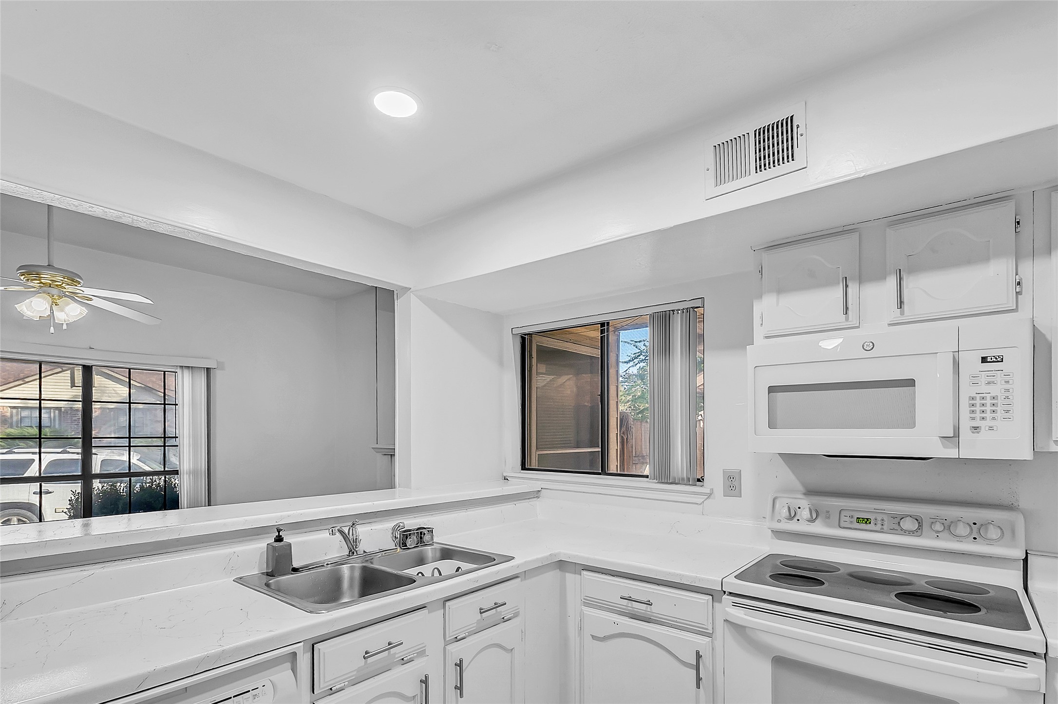 2440 Sunflower Drive Arlington TX 76014