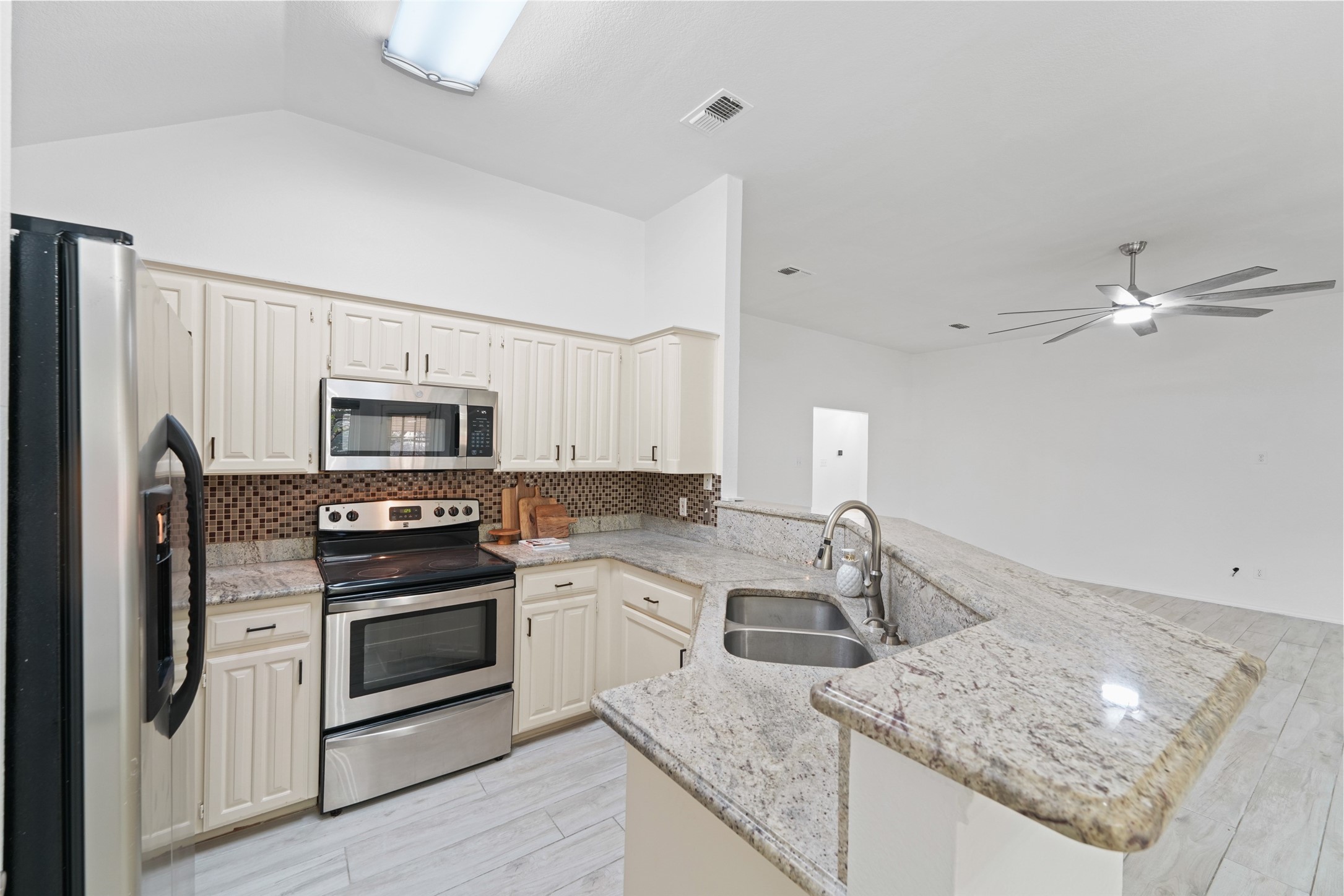 8009 Alamo Court North Richland Hills TX 76180