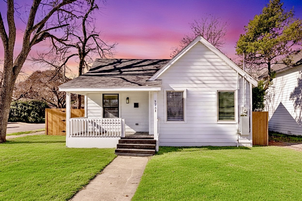 1231 S Edgefield Avenue Dallas TX 75208