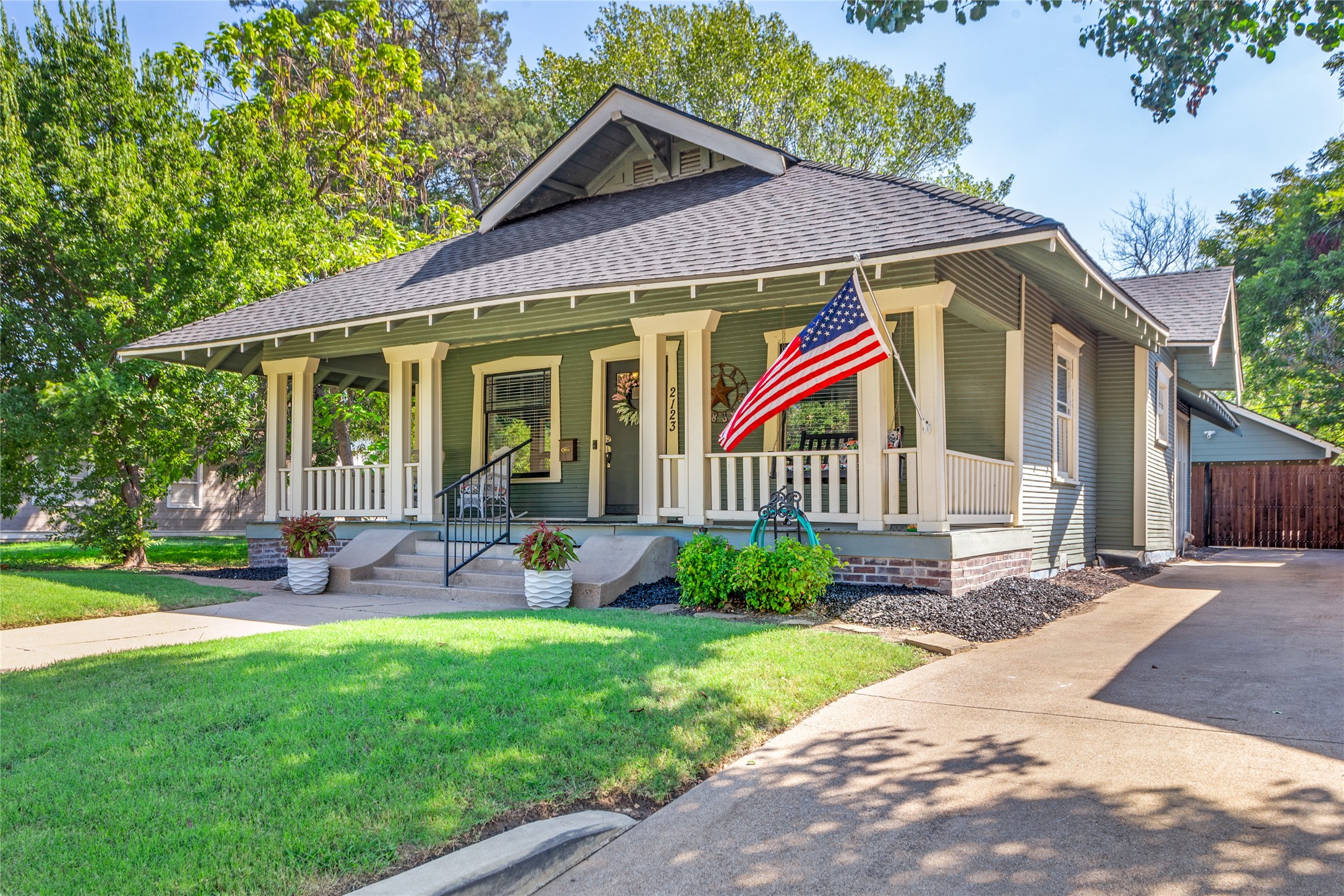 2123 6th Avenue Fort Worth TX 76110