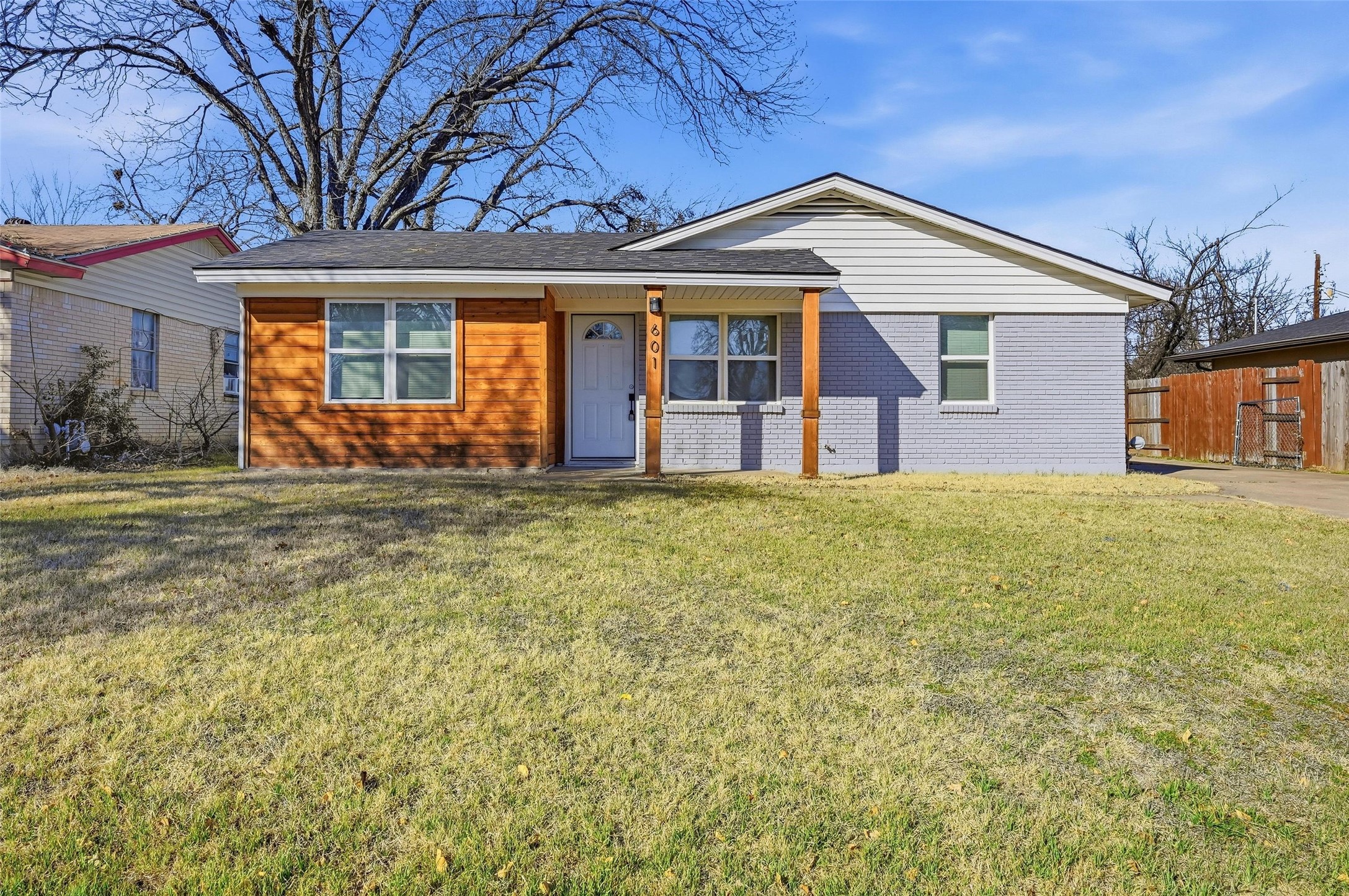 601 W Cedar Street Arlington TX 76011
