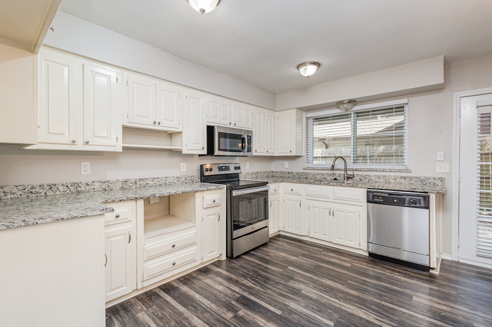 1017 Westminster Lane Garland TX 75040