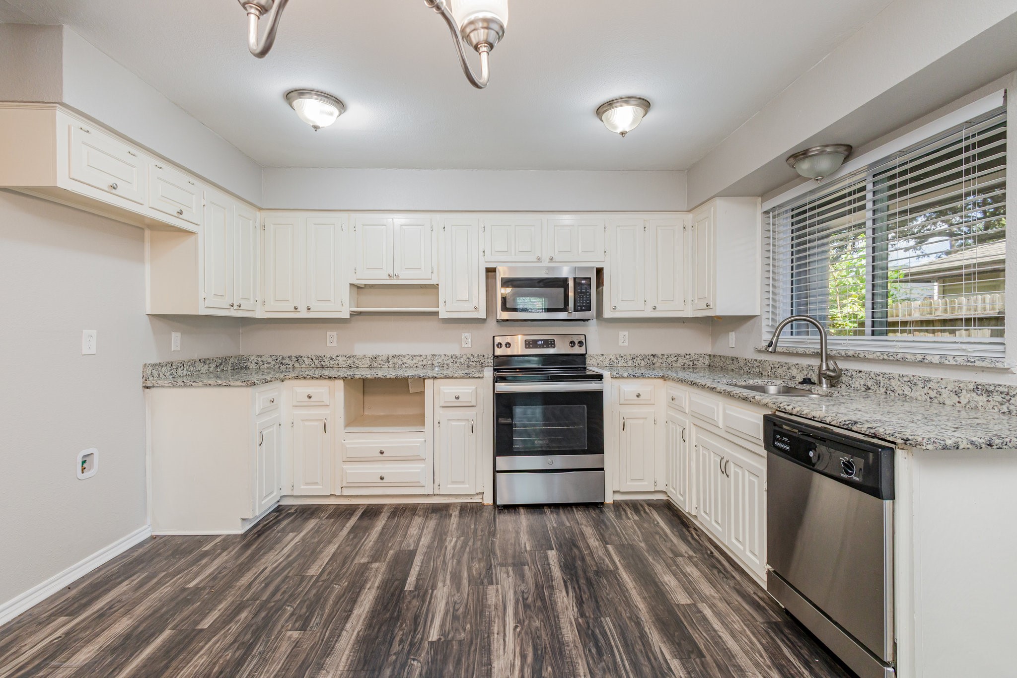 1017 Westminster Lane Garland TX 75040
