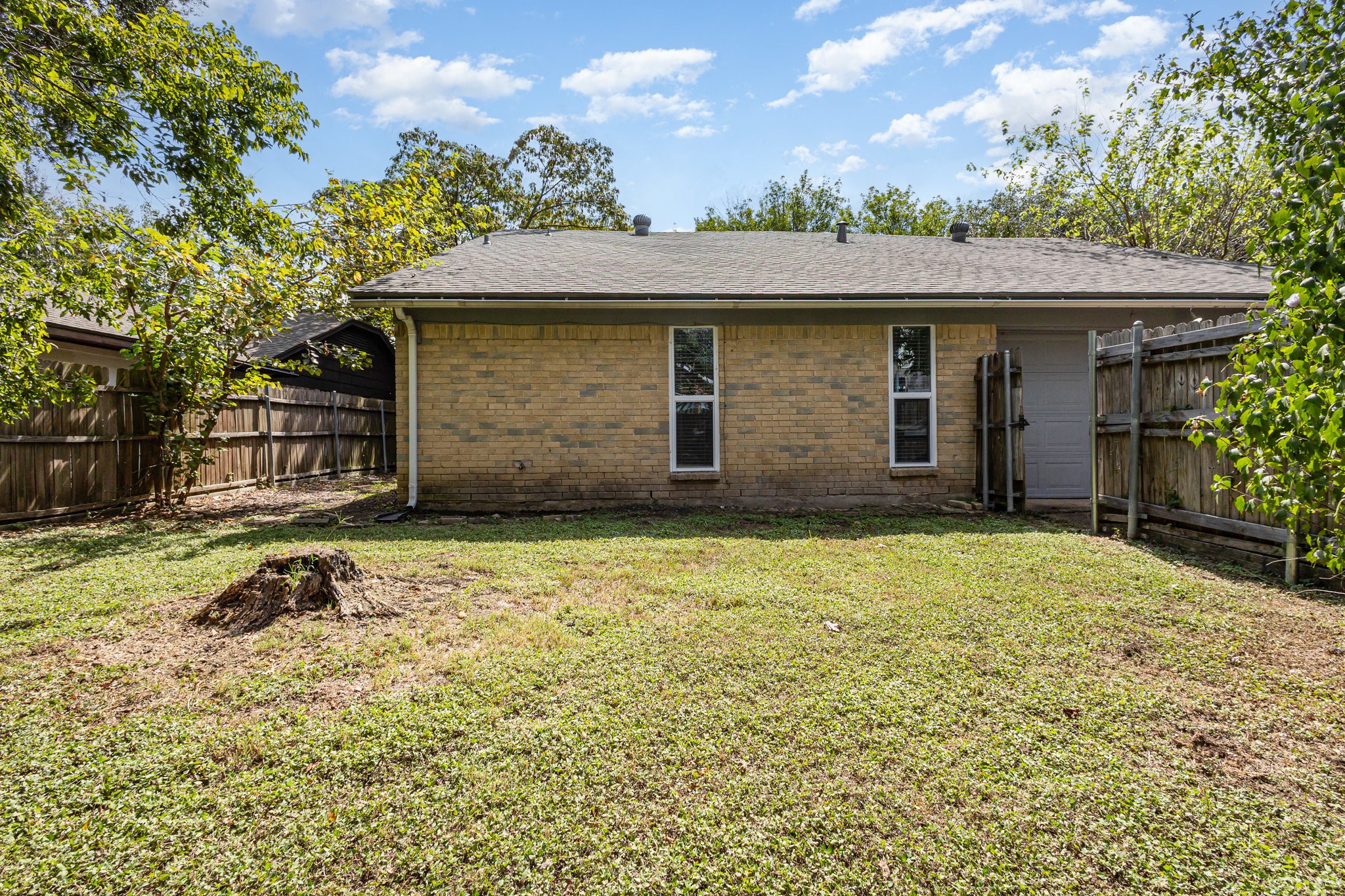 1017 Westminster Lane Garland TX 75040