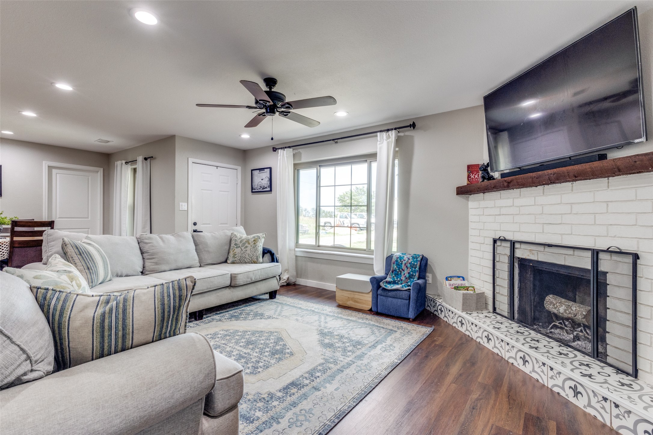 6482 County Road 321 Valley View TX 76272