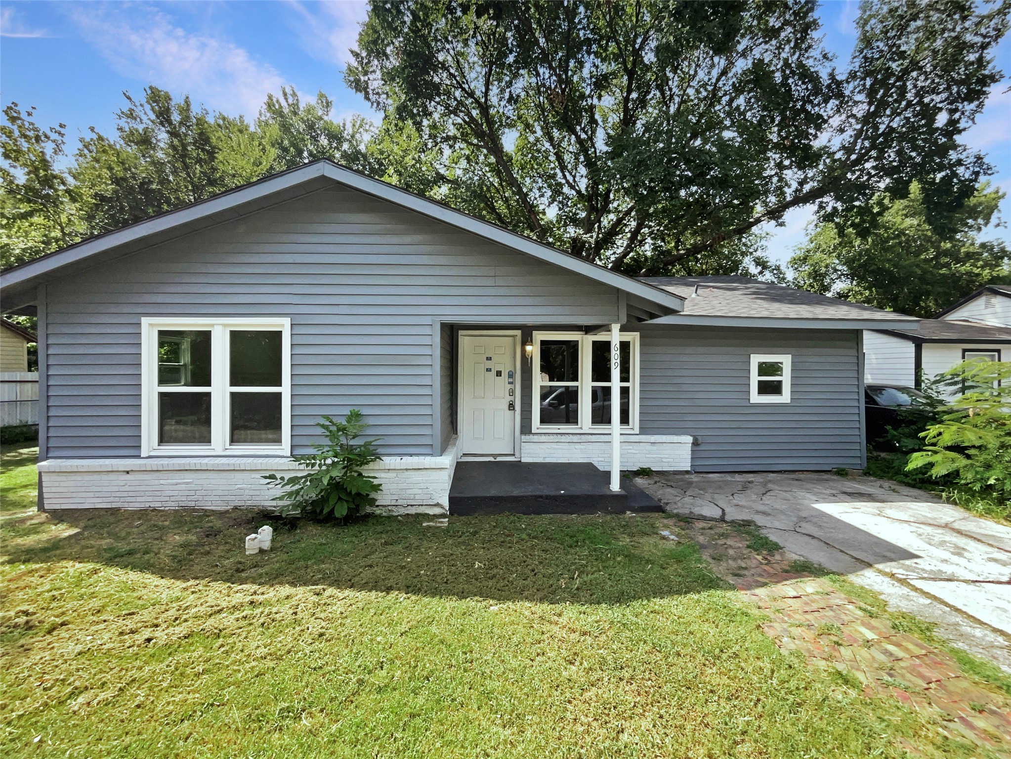 609 W Lone Star Avenue Cleburne TX 76033