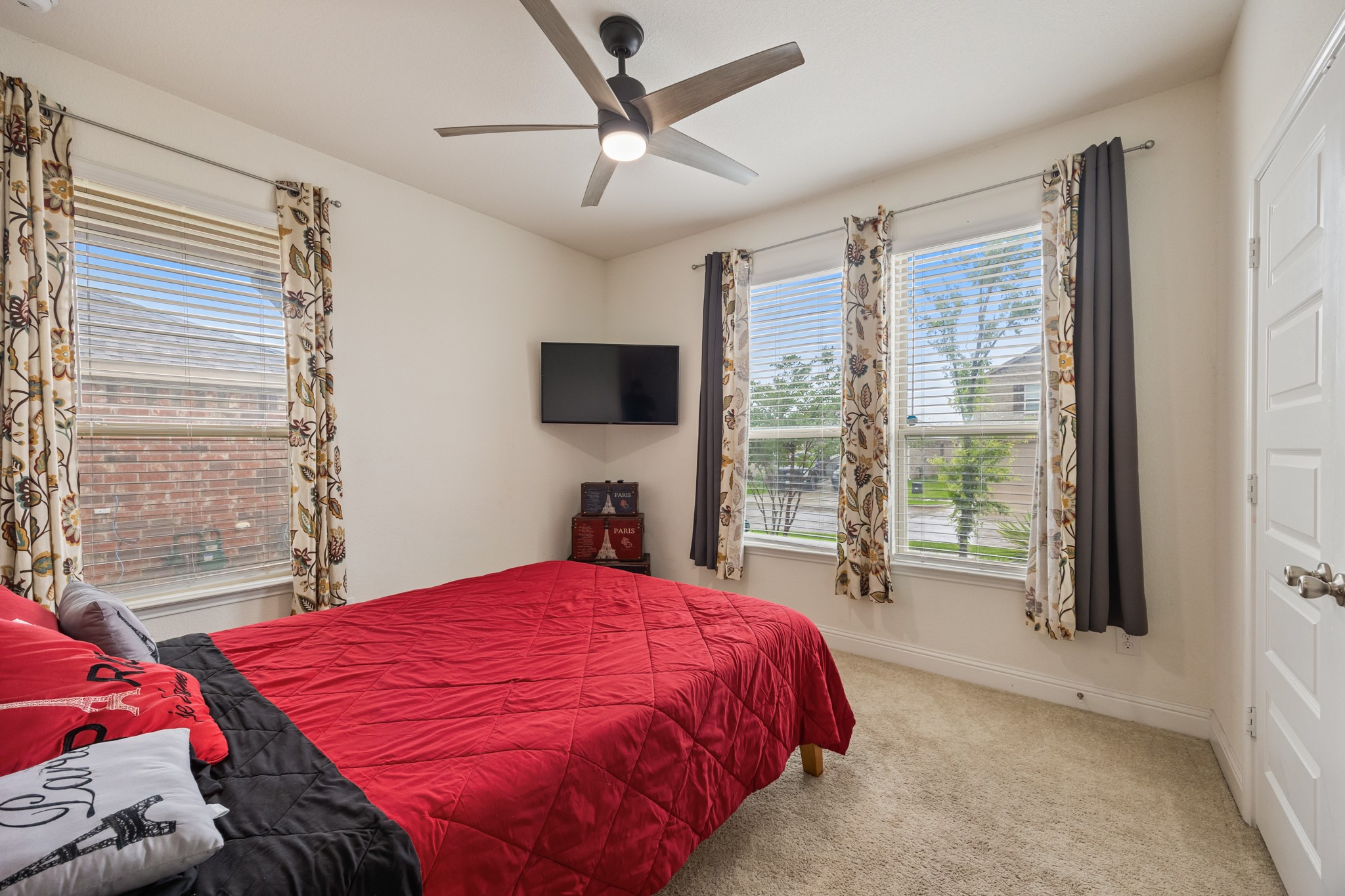 2520 Walker Avenue Aubrey TX 76227