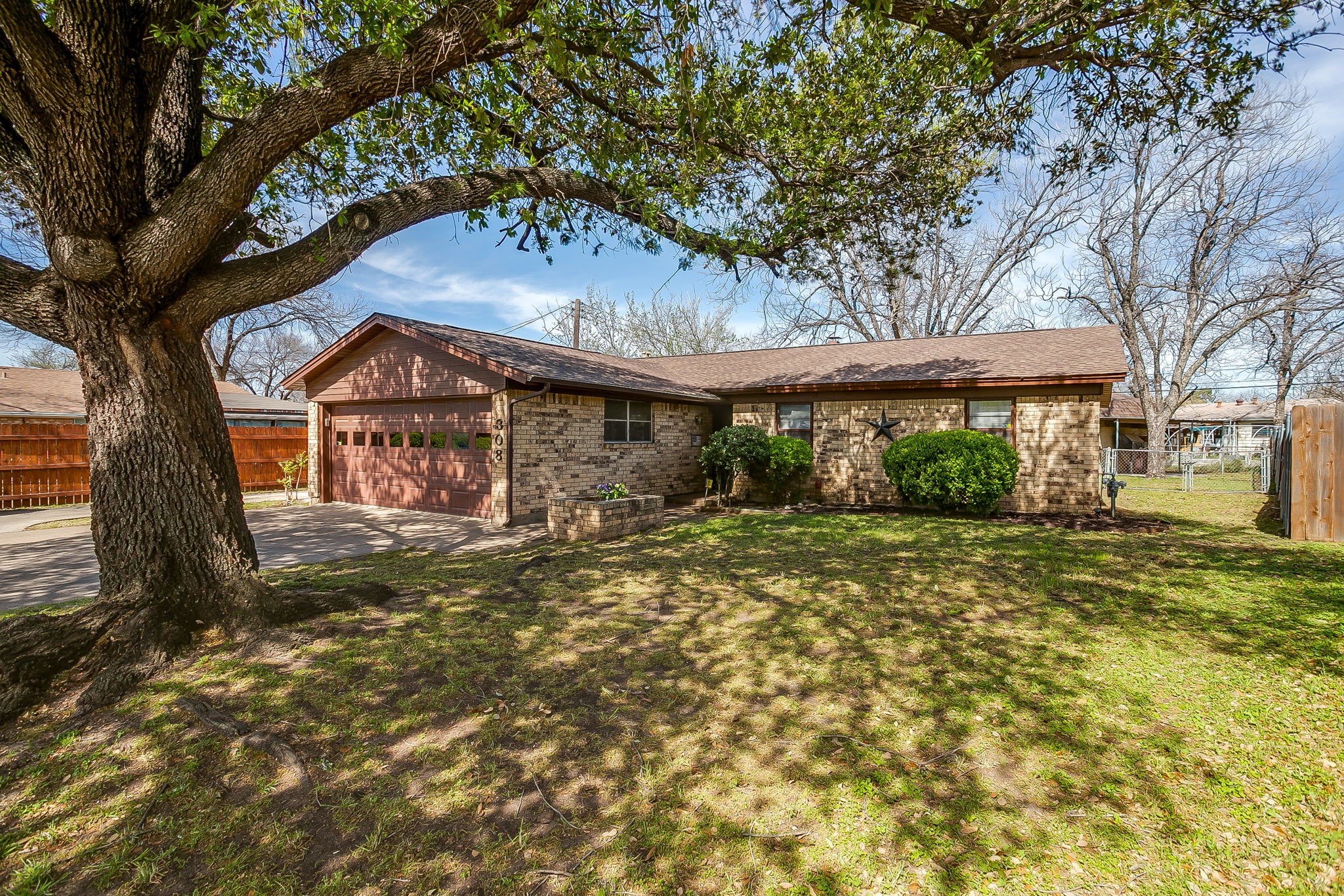 308 Thompson Court Saginaw TX 76179
