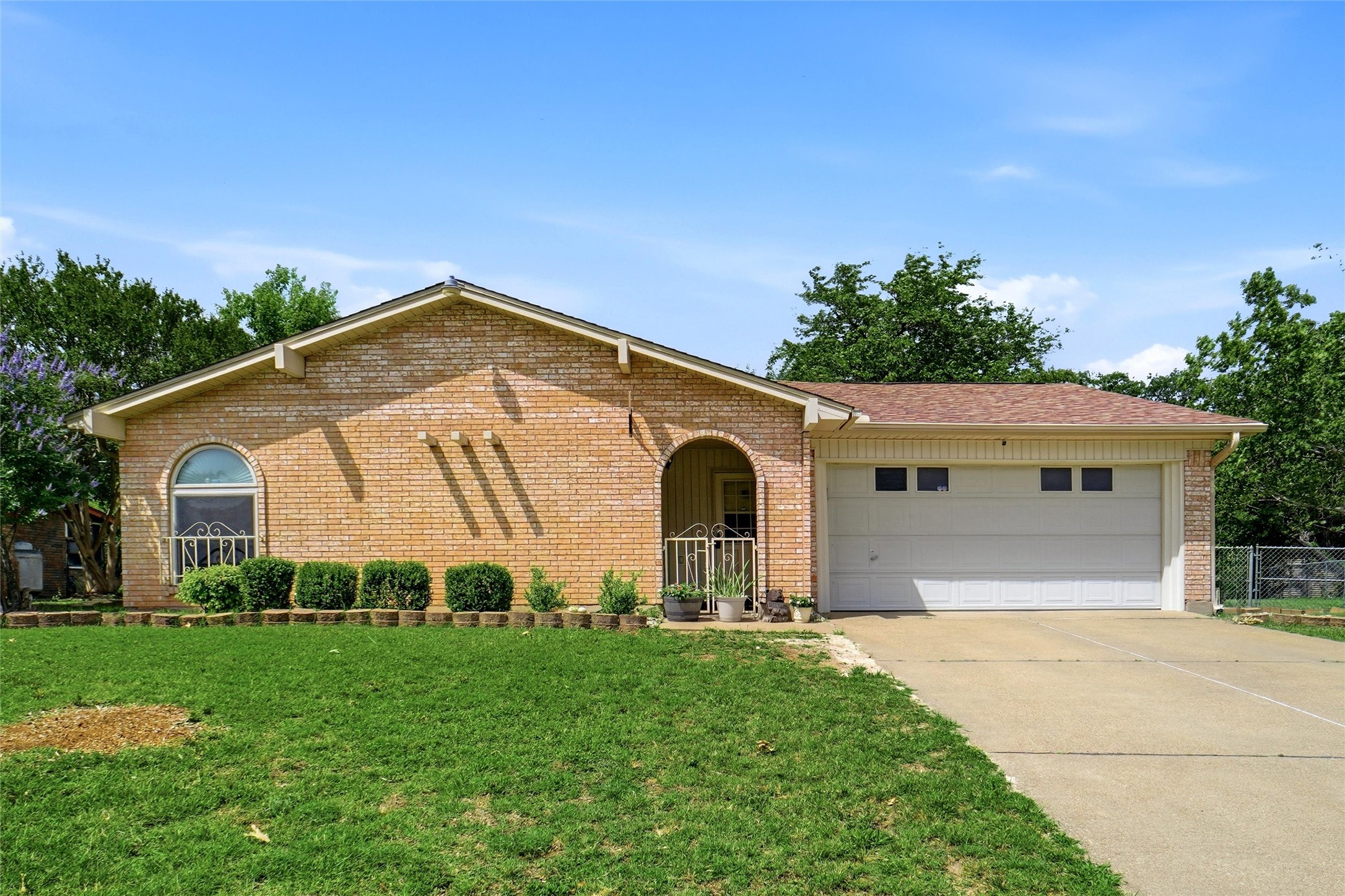 1004 Gladstone Avenue Azle TX 76020