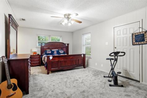 1004 Gladstone Avenue Azle TX 76020