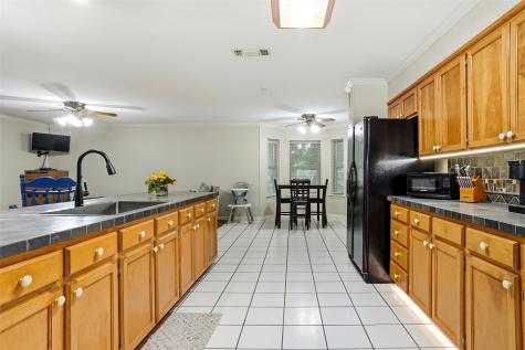 1004 Gladstone Avenue Azle TX 76020