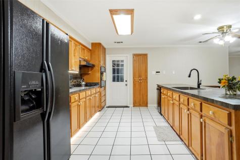 1004 Gladstone Avenue Azle TX 76020