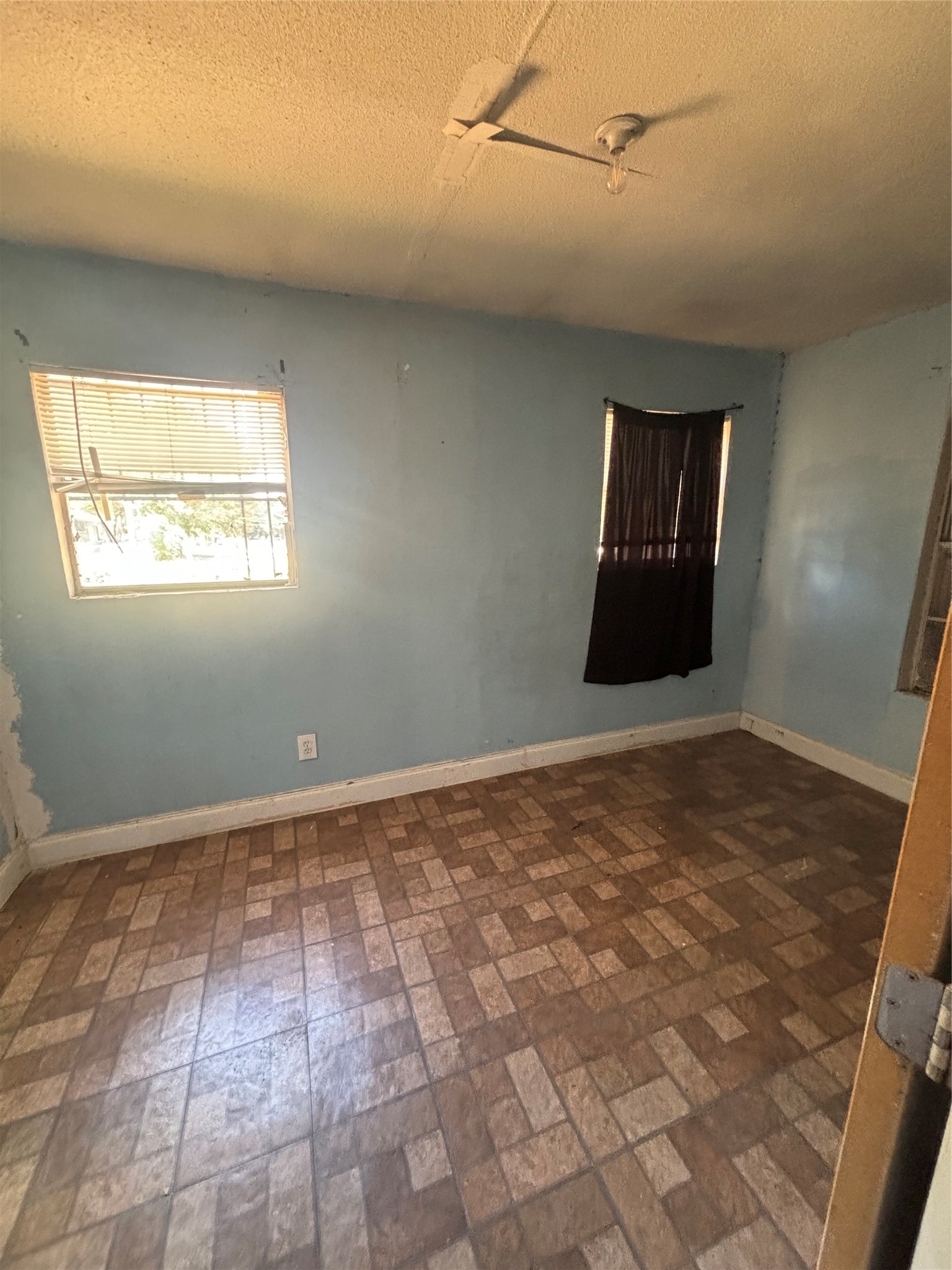 918 Local Vista Drive Dallas TX 75217